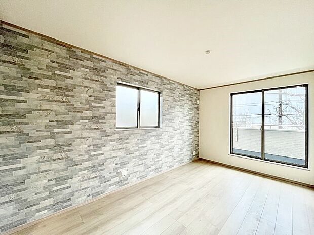 ◆B号棟◆~Bed Room~ 「今日も一日お疲れ様」とご夫婦でゆったりくつろげる寝室。毎日の家事やお仕事に疲れた日はフカフカのベットで癒されてください。テレビや本棚をおいても快適な広さが自慢♪