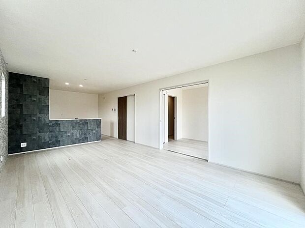 ◆A号棟◆〜Living〜　ここにはみんなが集い、食事と楽しい会話が始まる。話に夢中になりすぎて、ついつい時を忘れ夜半過ぎになってしまう。そんな束の間の幸せを感じさせてくれる場所でありたい。