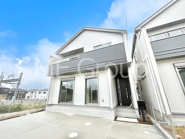 ◆A号棟◆〜Exterior〜　首都圏で憧れのスローライフ♪緑に囲まれた土地は都会の喧騒を忘れられそう。四季を通じて自然と触れ合えるスポットが周辺には盛りだくさん！住みたくなる家。暮らしたい町。