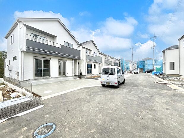 〜Exterior〜 前面道路は閑静な住宅地をはしる車通りの少ない道路。駐車の出し入れもらくらくです!ご不明点・現地見学のご希望は、お気軽にお問い合わせください!