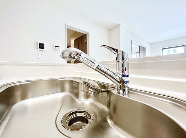 いつでも清潔なおいしいお水を。一つの水栓で水道水と浄水を使い分け。