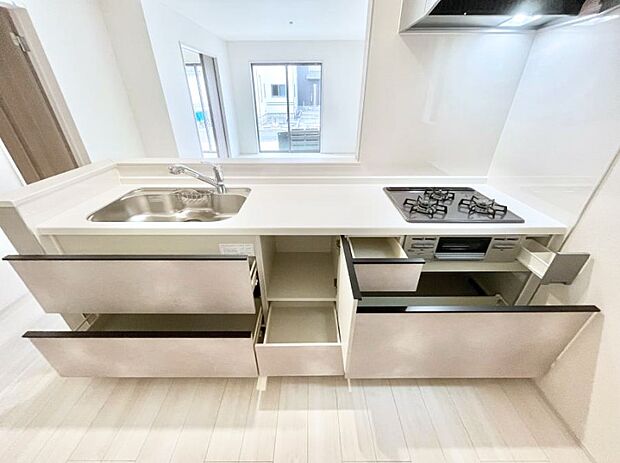 使いやすさを優先したスライド式収納タイプ！