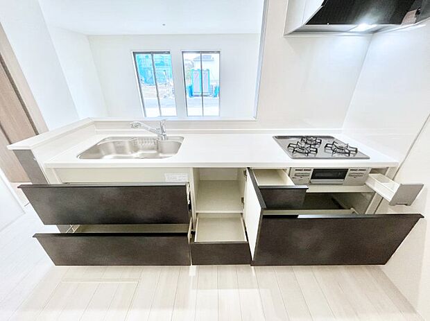 使いやすさを優先したスライド式収納タイプ!