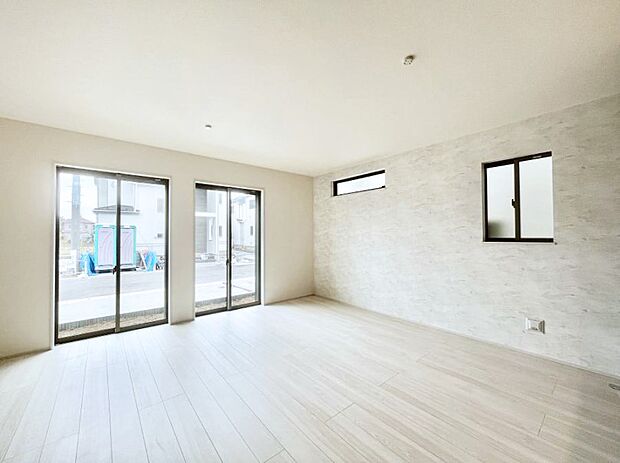 日当たりの良いリビング。お気に入りのグリーンを飾れば更に心地よさがアップ！