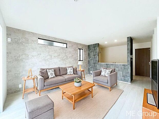 〜Living〜　家族の会話や笑顔が行き交うリビングです。子供が走ってる姿を見ながら、大きなソファやダイニングテーブルでゆったり食事をしたりくつろぎたい♪そんな夢が叶えられる空間です！※家具はCGです