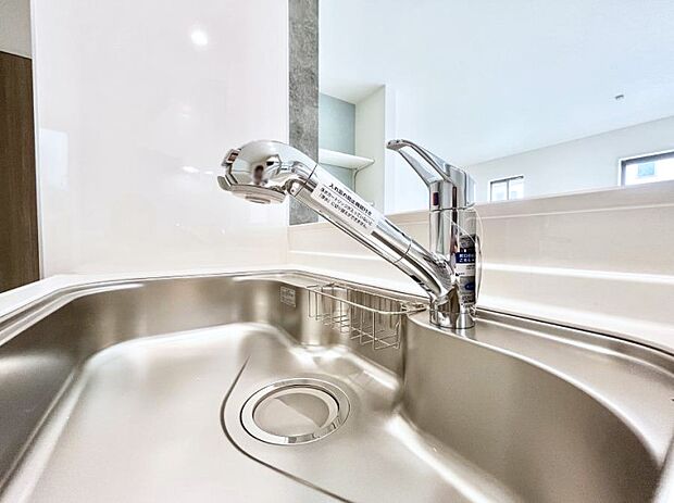 いつでも清潔なおいしいお水を。一つの水栓で水道水と浄水を使い分け。