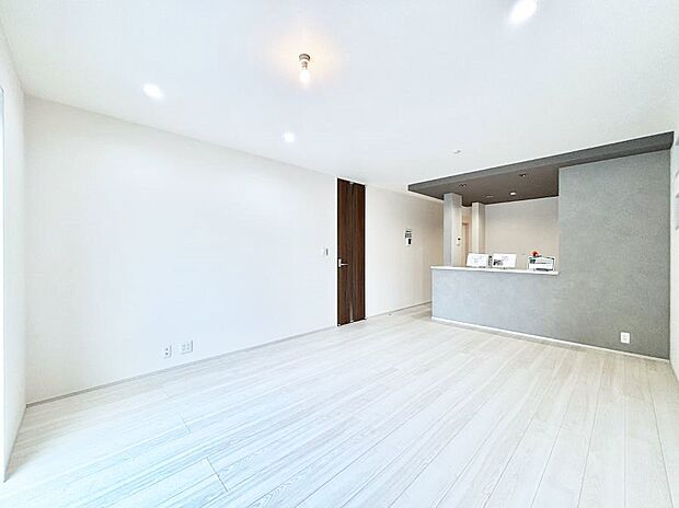 ◆1号棟◆~Living~ 家族の食事や団らんのほか、子どもを遊ばせたり、友人を招いたりするLDKは住まいの中心。長時間過ごす場所だから、その空間は住まい全体の居心地を左右します。