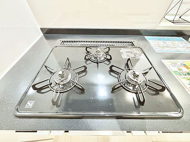 ◆1号棟◆ガスコンロはSiセンサー搭載。火力調節や焦げ付き・消し忘れも防いでくれます。