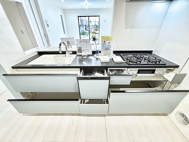 使いやすさを優先したスライド式収納タイプ!