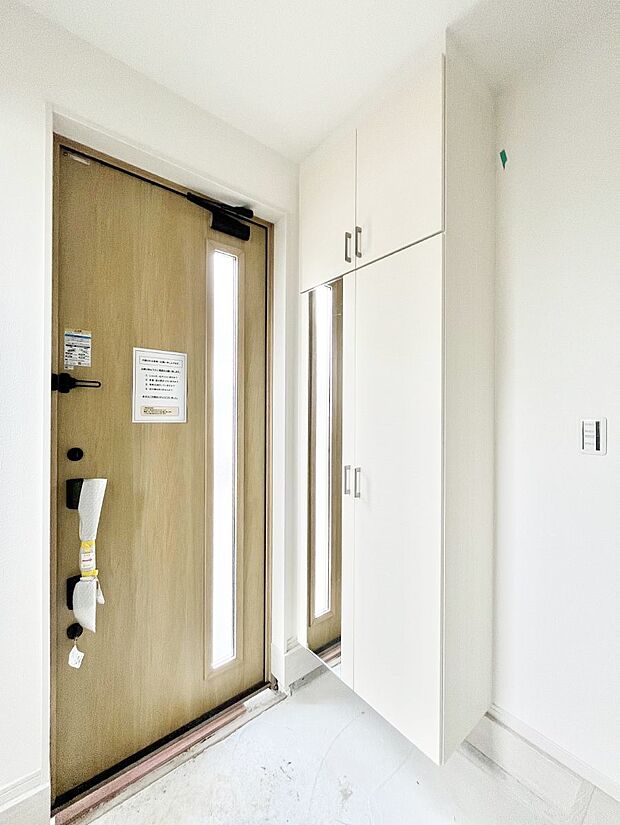 〜Entrance〜 下駄箱ミラー付なので、お出かけ前の身だしなみチェックに◎♪玄関はお客様をお出迎えする一番最初の場所、帰ってくる時に入る最初の場所。そんな場所だからこそ、より良い空間に…♪