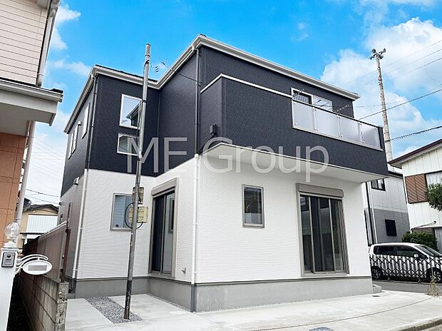 〜Exterior〜  閑静な住宅地で子育て家族にピッタリ。  毎日のお散歩も快適な緑に恵まれたエリアで、自然に包まれた穏やかな暮らしを実現するための、ゆとりある住環境が整っています。