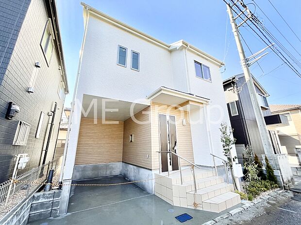 ◆A号棟◆〜Exterior〜　閑静な住宅地で子育て家族にピッタリ。毎日のお散歩も快適な緑に恵まれたエリアで、自然に包まれた穏やかな暮らしを実現するための、ゆとりある住環境が整っています。