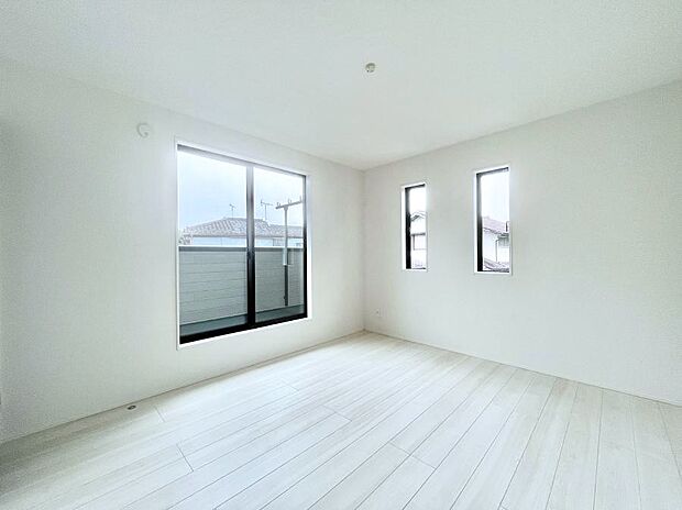 明るいバルコニーサイドに洋室を設置。目覚めの良い寝室に。