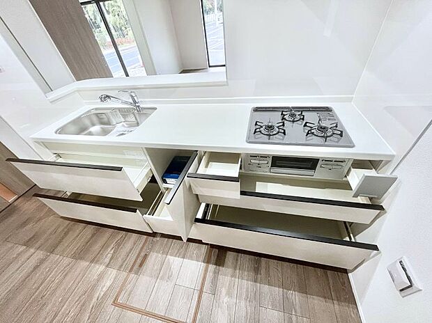 使いやすさを優先したスライド式収納タイプ！