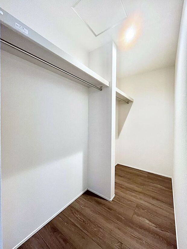 ウォークインクローゼットの活用で生活空間スッキリ