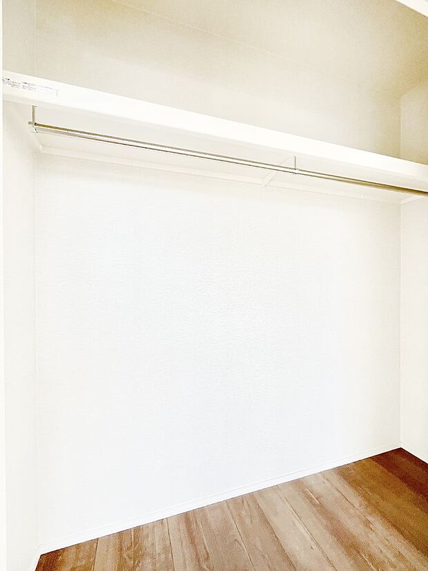 ◆B号棟◆たっぷりの収納スペースで快適に暮らせそう