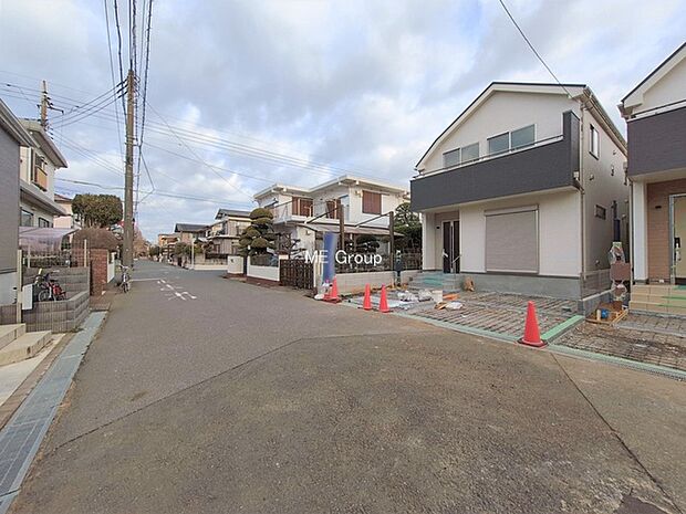 〜Exterior〜　前面道路：南西 6m 公道　前面道路は閑静な住宅地をはしる車通りの少ない道路。駐車の出し入れもらくらくです！ご不明点・現地見学のご希望は、お気軽にお問い合わせください！