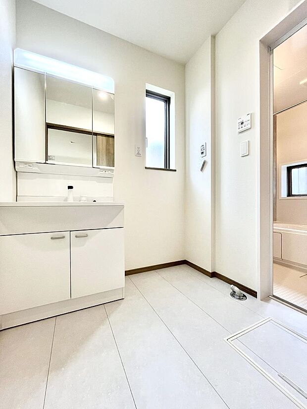 清潔感のある快適空間です。毎日の身支度も気持ち良くお使い頂けます。 