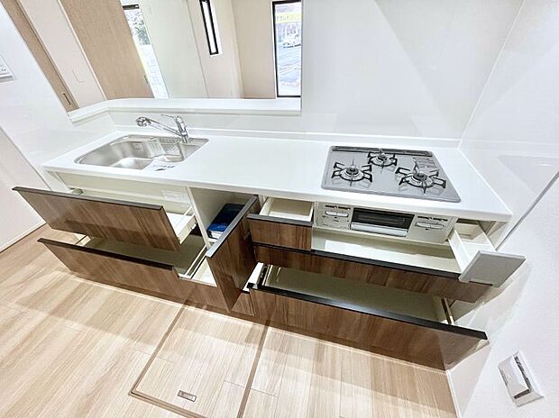 使いやすさを優先したスライド式収納タイプ！