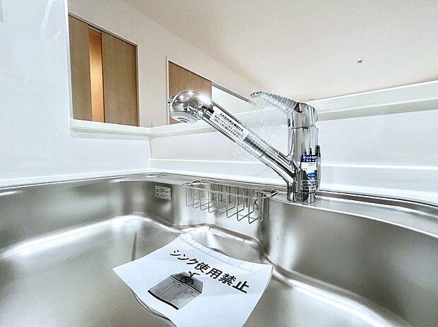 いつでも清潔なおいしいお水を。一つの水栓で水道水と浄水を使い分け。