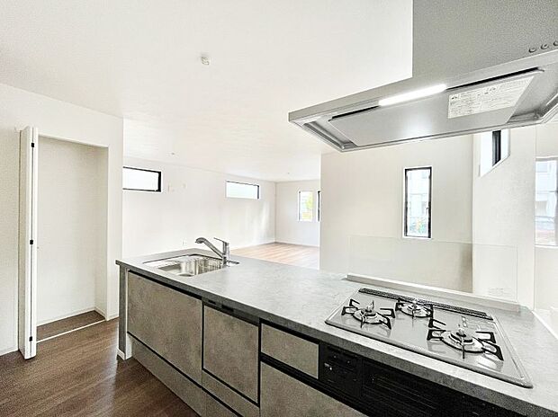 毎日使うキッチンだから、使いやすさ&お手入れのしやすさにこだわりました。