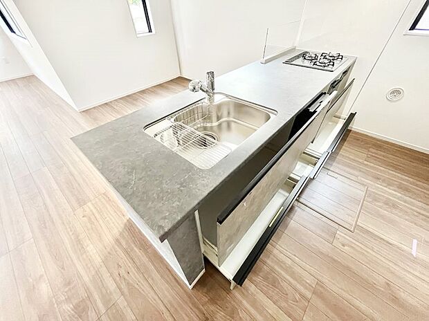 使いやすさを優先したスライド式収納タイプ！