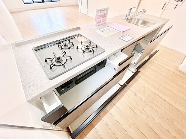 使いやすさを優先したスライド式収納タイプ！