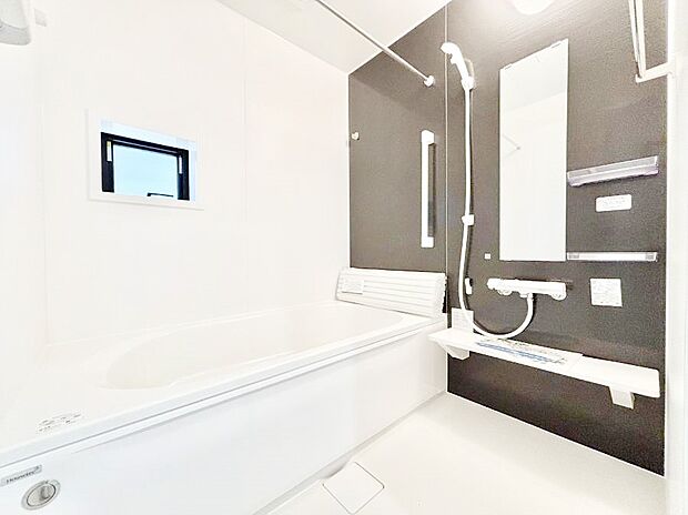 浴室乾燥機付きのバスルームでいつでも快適なバスタイムが楽しめます!