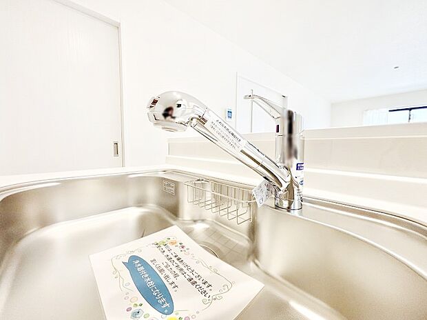 いつでも清潔なおいしいお水を。一つの水栓で水道水と浄水を使い分け。