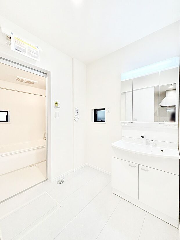 清潔感のある快適空間です。毎日の身支度も気持ち良くお使い頂けます!