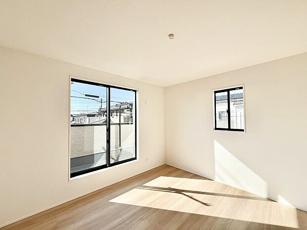 明るいバルコニーサイドに洋室を設置。目覚めの良い寝室に。