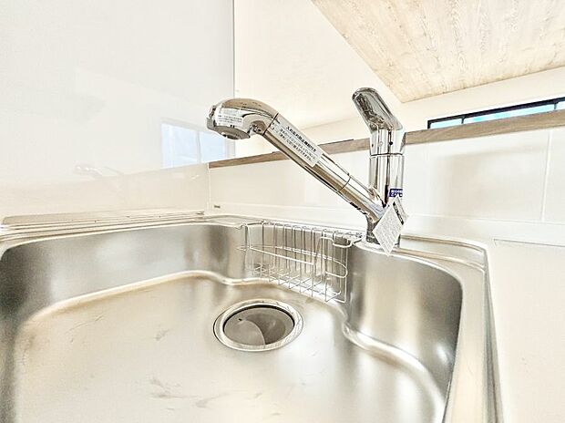 いつでも清潔なおいしいお水を。一つの水栓で水道水と浄水を使い分け。