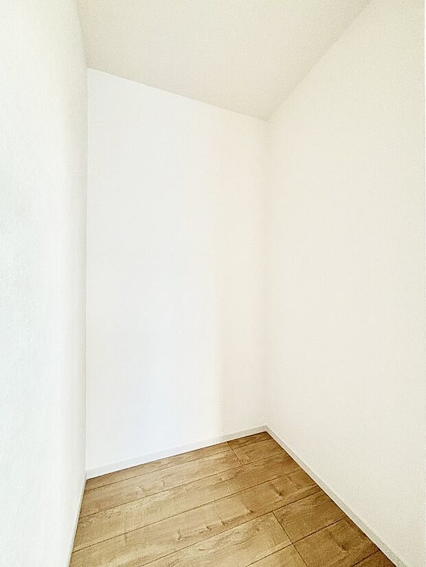 ウォークインクローゼットの活用で生活空間スッキリ