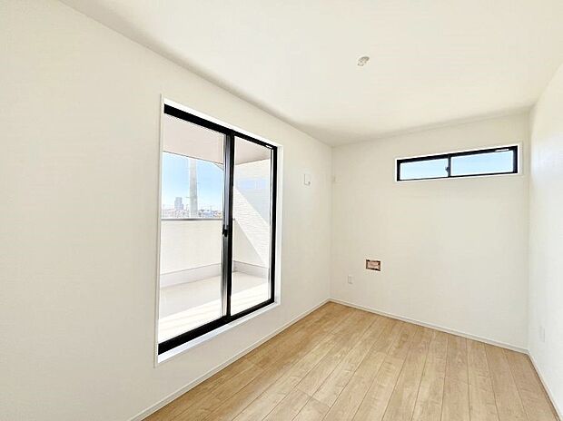 明るいバルコニーサイドに洋室を設置。目覚めの良い寝室に。