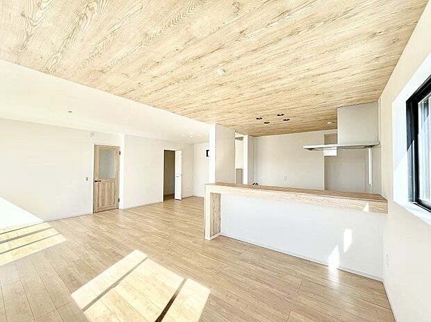 ご家族が自然と集まり、賑やかな笑い声で包まれる憩いの空間になりそうですね!