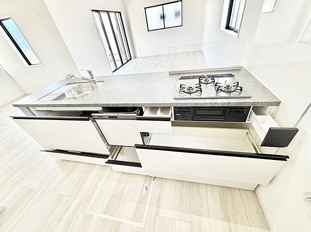 使いやすさを優先したスライド式収納タイプ！