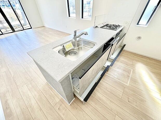 使いやすさを優先したスライド式収納タイプ!