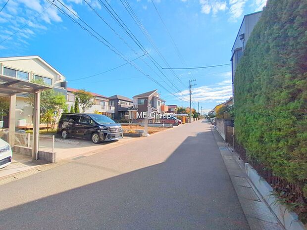 〜Exterior〜前面道路は閑静な住宅地をはしる車通りの少ない道路。駐車の出し入れもらくらくです！ご不明点・現地見学のご希望は、お気軽にお問い合わせください！    