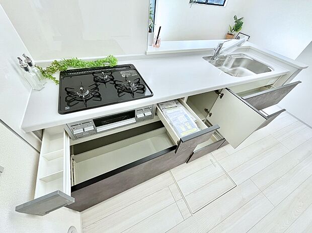 使いやすさを優先したスライド式収納タイプ！