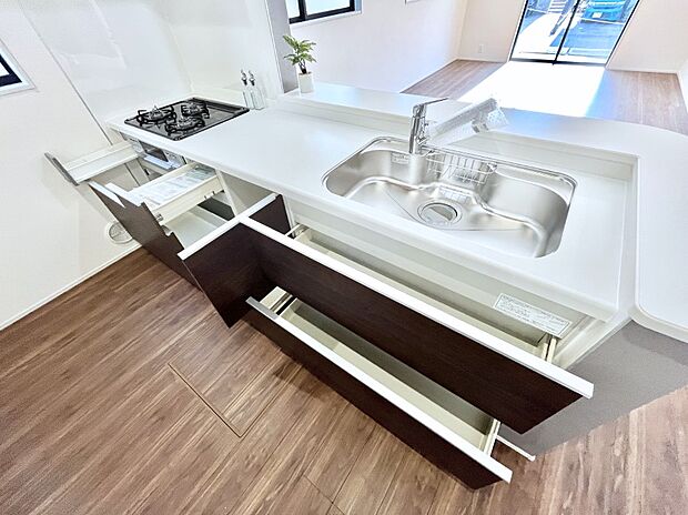 使いやすさを優先したスライド式収納タイプ!