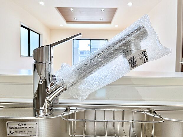 いつでも清潔なおいしいお水を。一つの水栓で水道水と浄水を使い分け。