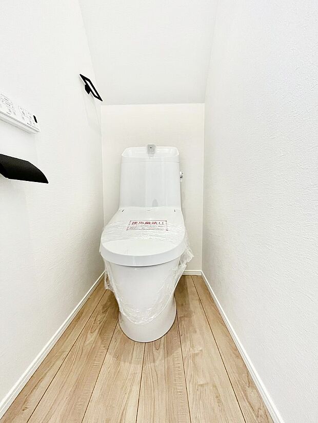 明るく清潔感のあるトイレです。 