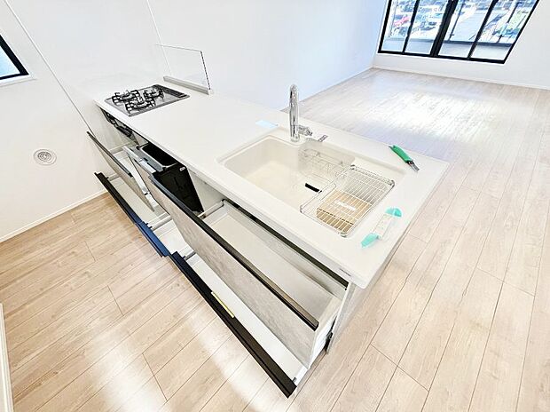 使いやすさを優先したスライド式収納タイプ!