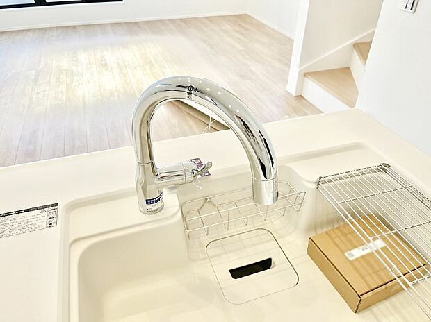 いつでも清潔なおいしいお水を。一つの水栓で水道水と浄水を使い分け。