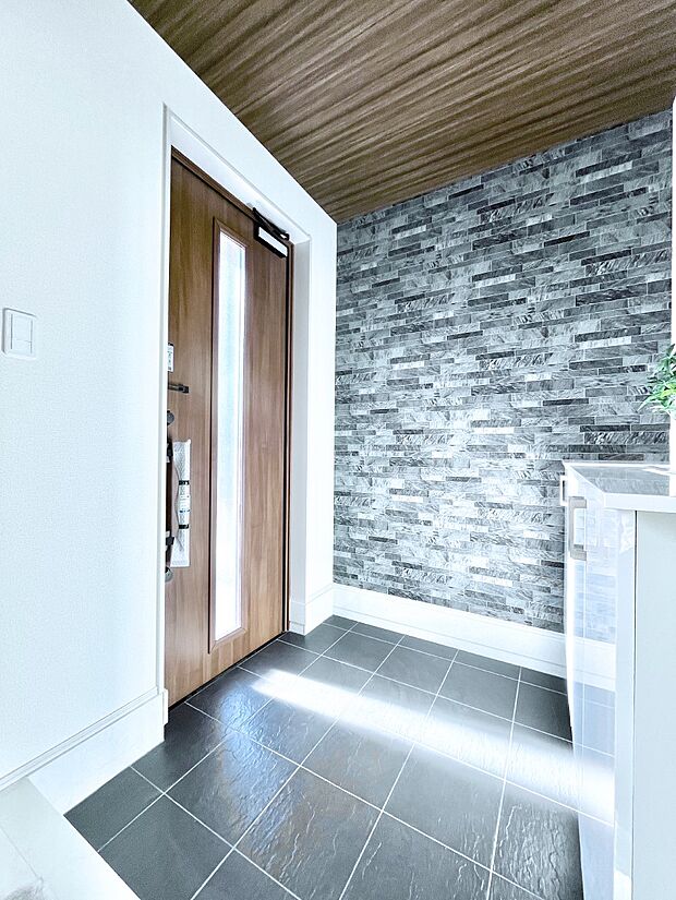 ご家族やお客様を気持ちよくお出迎えできる穏やかな雰囲気の玄関です。