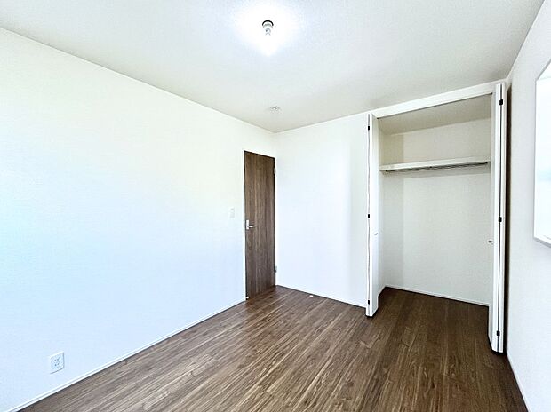 子供部屋にもおすすめな収納スペースたっぷりの居室