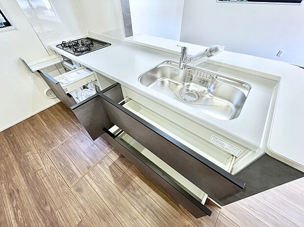 使いやすさを優先したスライド式収納タイプ！