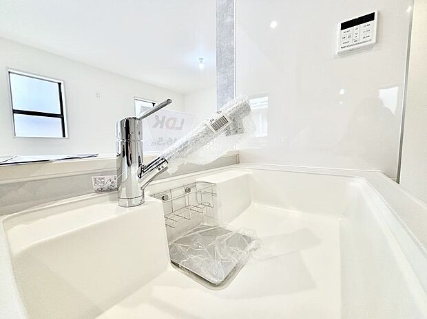 いつでも清潔なおいしいお水を。一つの水栓で水道水と浄水を使い分け。