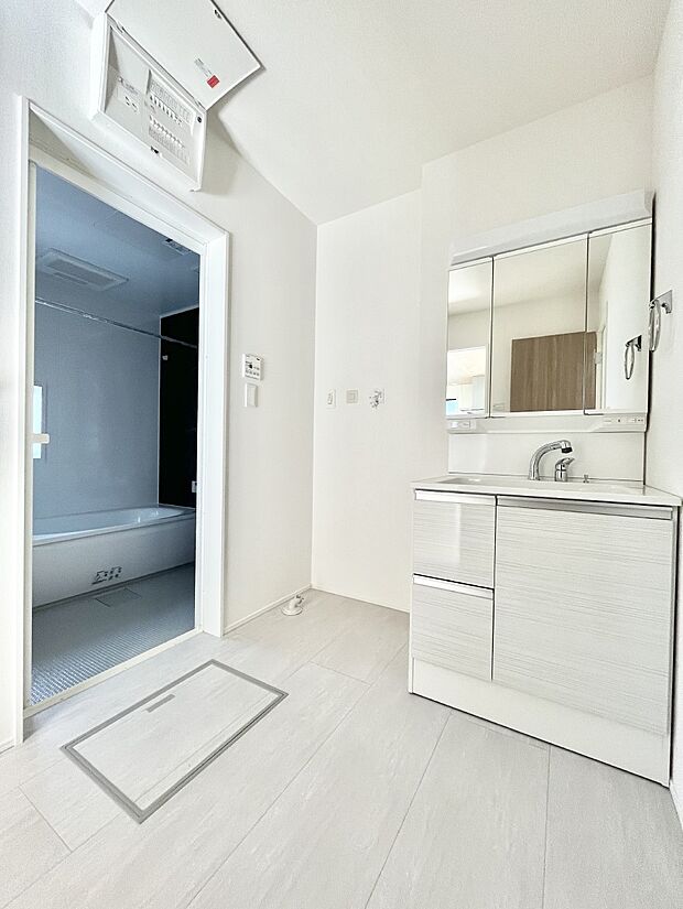 清潔感のある快適空間です。毎日の身支度も気持ち良くお使い頂けます。