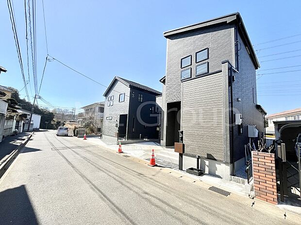 ◆1号棟◆~Exterior~ 閑静な住宅地で子育て家族にピッタリ。毎日のお散歩も快適な緑に恵まれたエリアで、自然に包まれた穏やかな暮らしを実現するための、ゆとりある住環境が整っています。